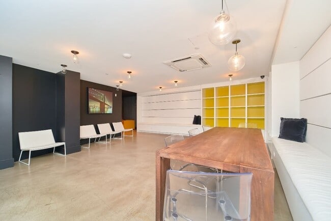 Building Photo - Luxury One Bedroom in Bushwick