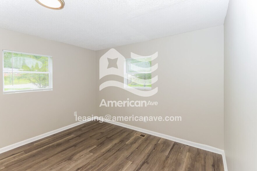 Building Photo - 300 Clairmont Dr