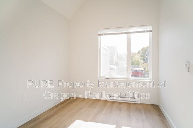 Building Photo - 5878 N Harvard St