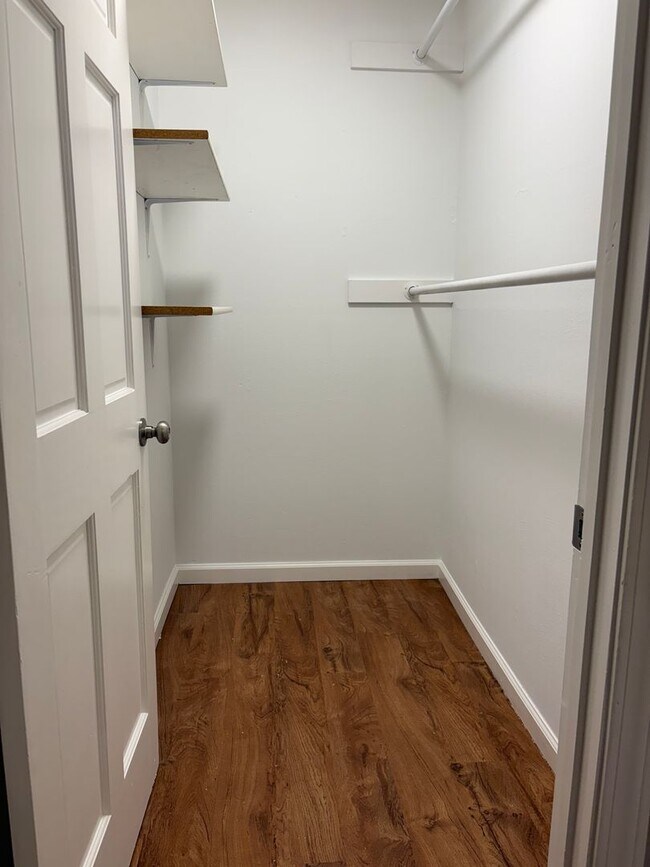 Building Photo - Inviting 1 bed/1bath in Benton Park West
