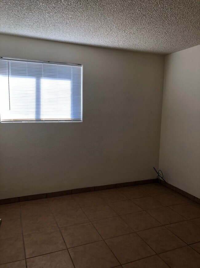 Building Photo - Adorable Home in Laverne Terrace!