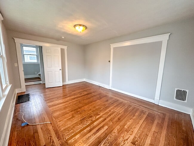 Building Photo - Lovely 3-bed Single Family Home in Hamden!...