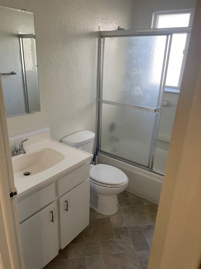 Building Photo - 298 Ruby St