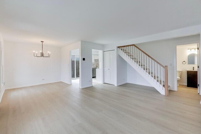 Building Photo - 1834 Jamestown Cir