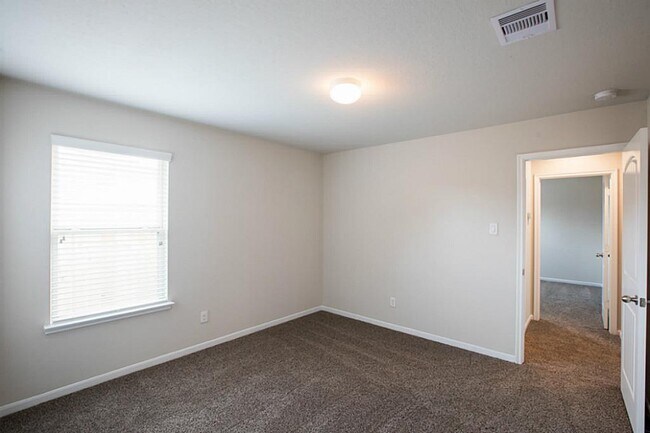 Building Photo - 12111 Parade Park Pl