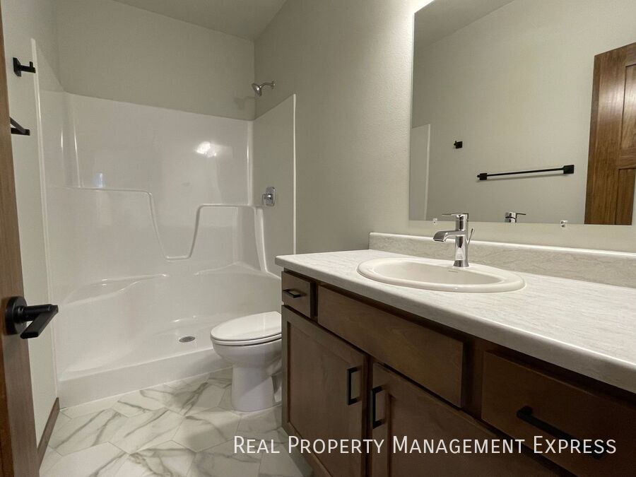 Building Photo - BRAND NEW 4 BED 3 BATH TWIN HOME