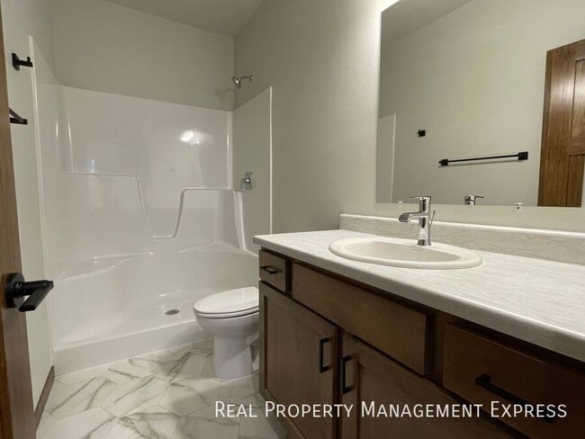 Building Photo - BRAND NEW 4 BED 3 BATH TWIN HOME