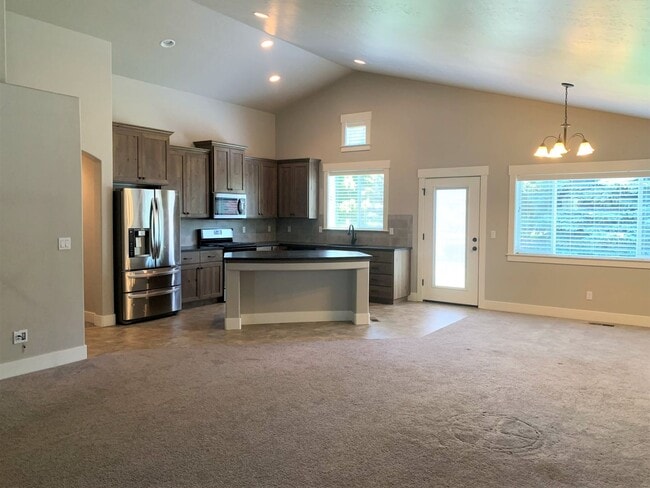 Building Photo - Move-In Special! $100 off first month's rent! Beautiful 3 bed 2 bath home in the Eaglefield Villa...