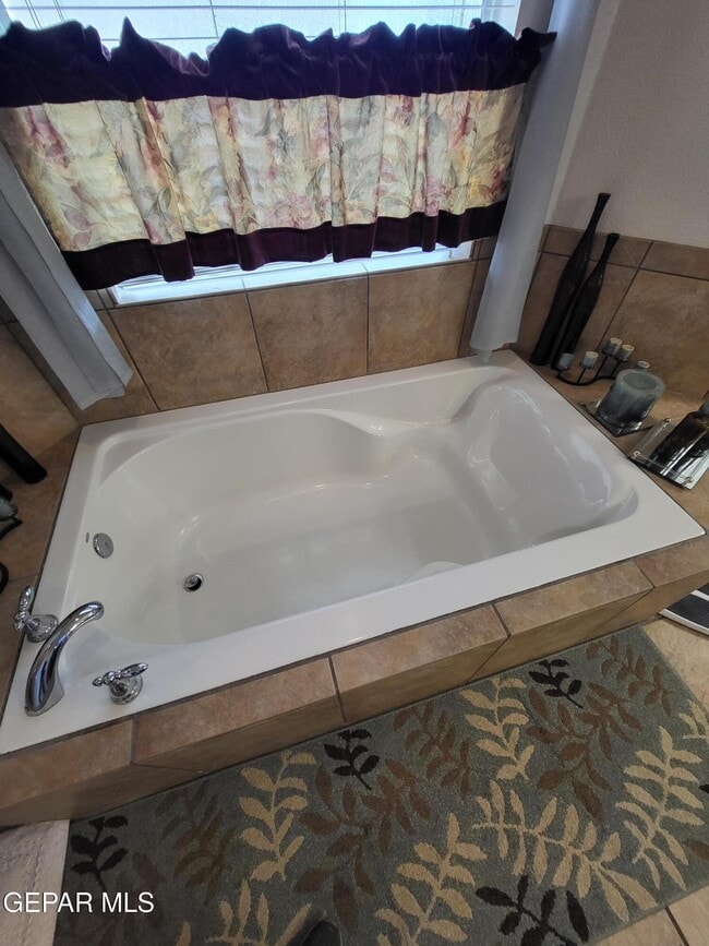 Building Photo - 6354 Franklin View Dr