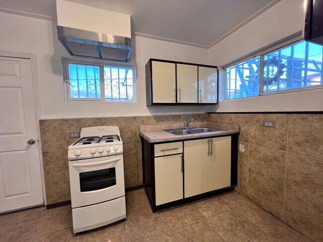 Building Photo - 3117 Cypress Ave