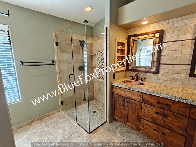 Building Photo - 1560 E Sonoran Desert Dr