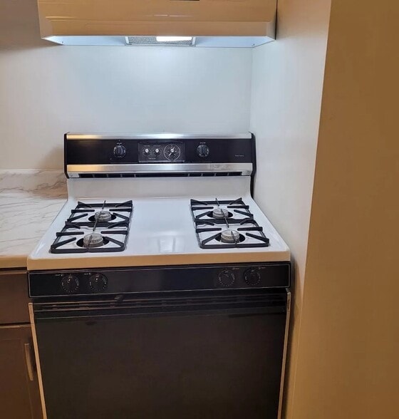 Building Photo - 4101 Parklawn Ave