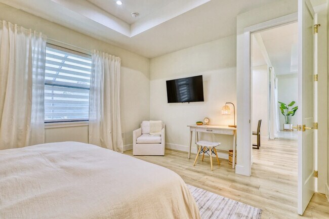 Building Photo - 2215 Amnesty Dr