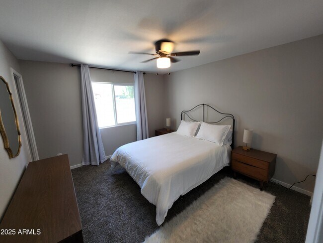 Building Photo - 630 E Julie Dr