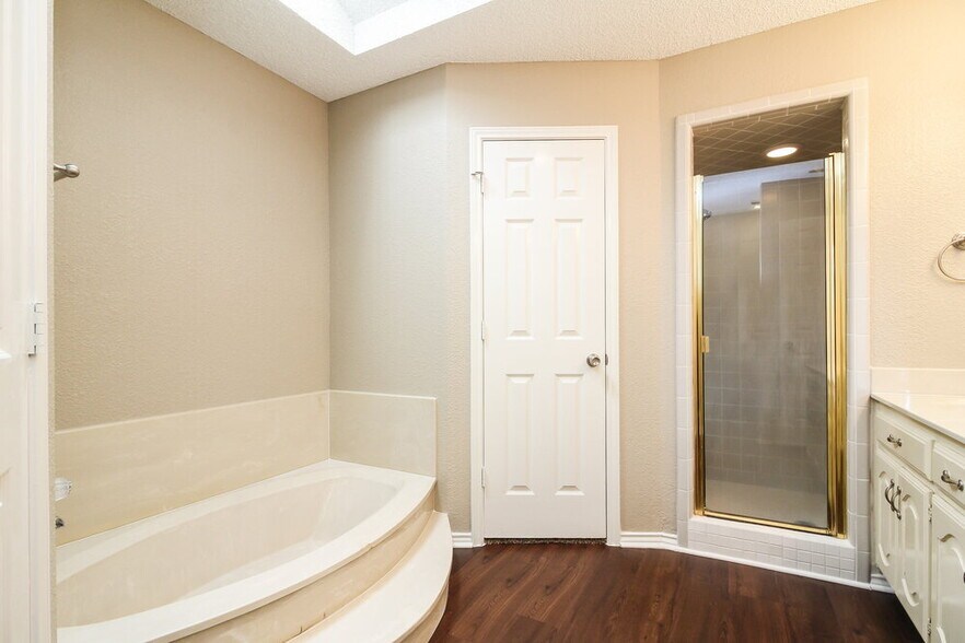 Building Photo - 849 Woodridge Cir