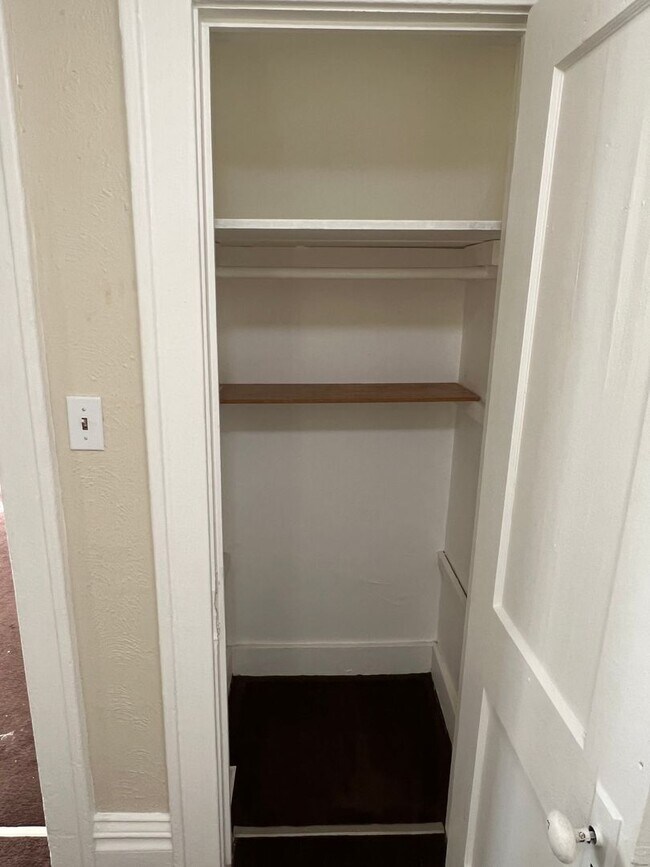 Building Photo - Studio with Bathroom Located Downtown - AL...