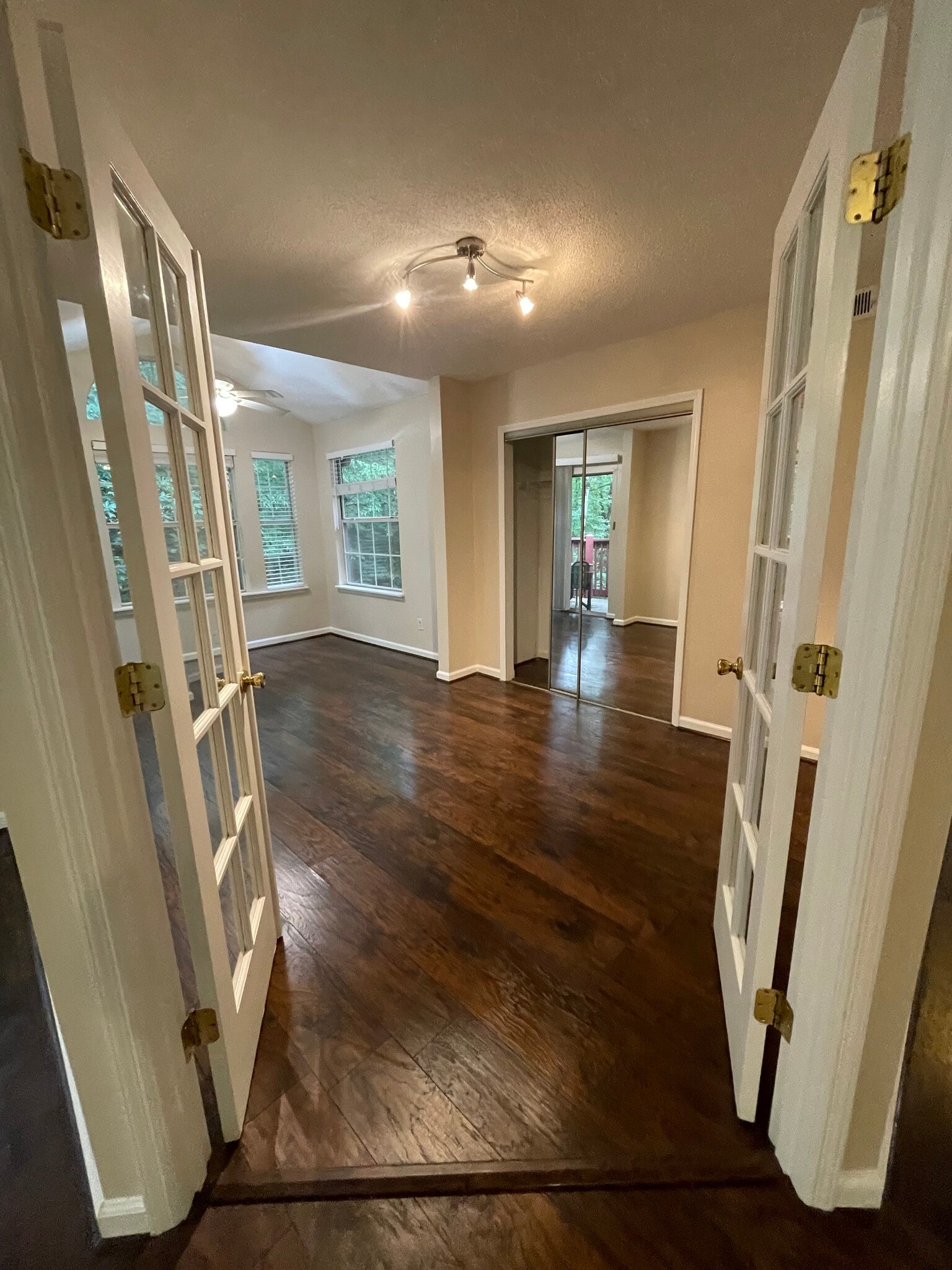 Building Photo - 909 Wentworth Ct