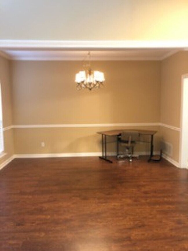 Building Photo - Renovated 4 Bedroom 2.5 Bath Home for Rent!
