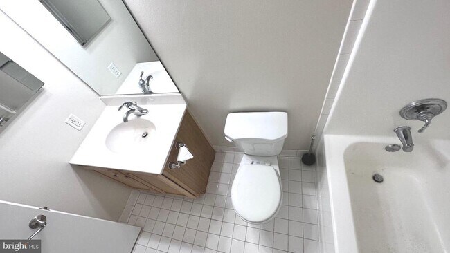 Building Photo - 1001 N Randolph St