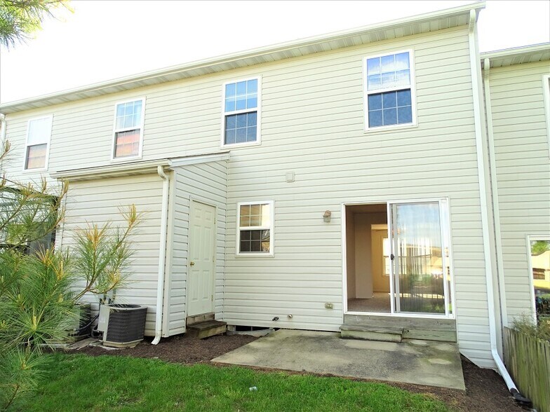 Building Photo - 41 Laurel Dr