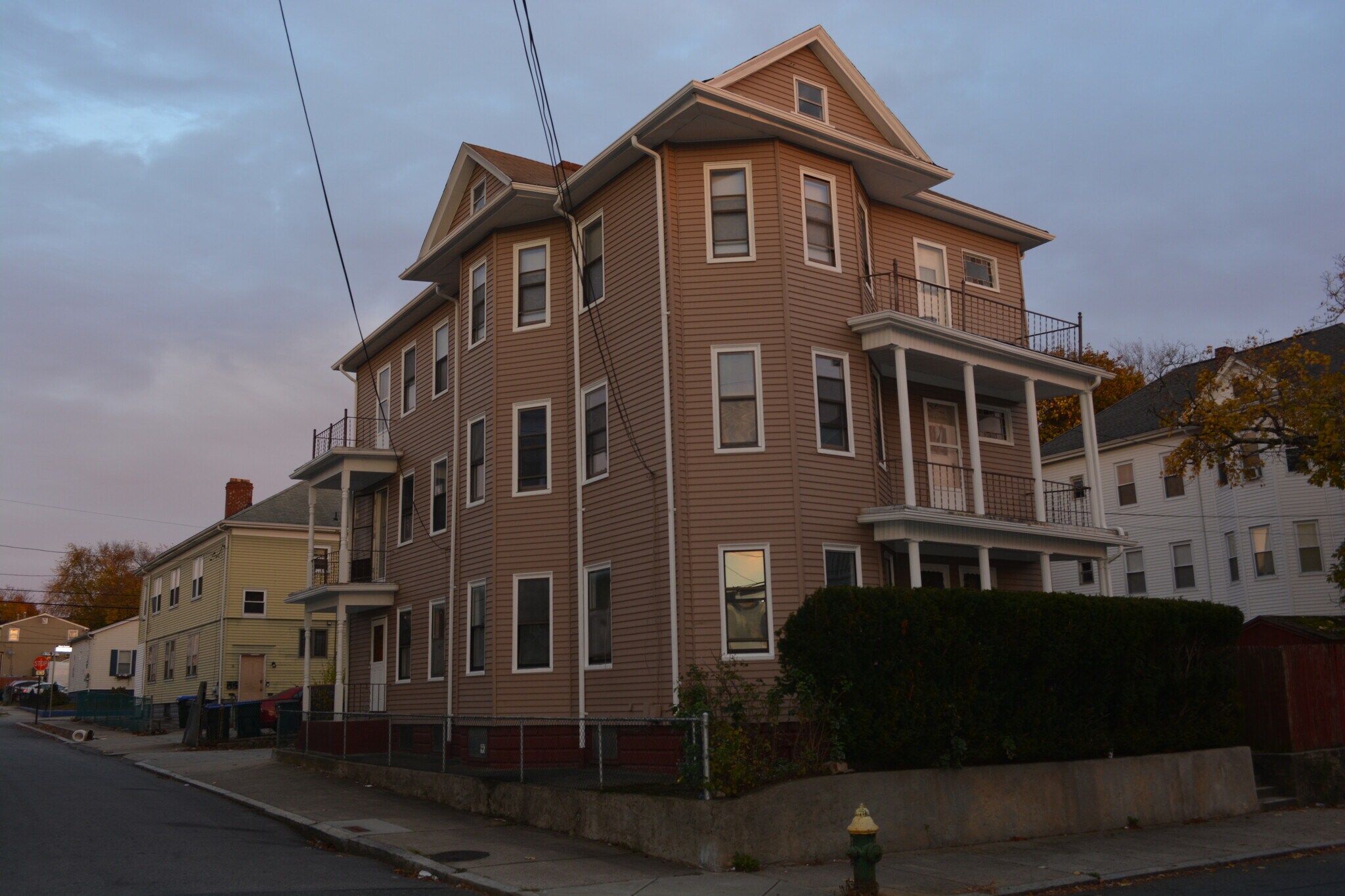 Building Photo - 49 Lynch St