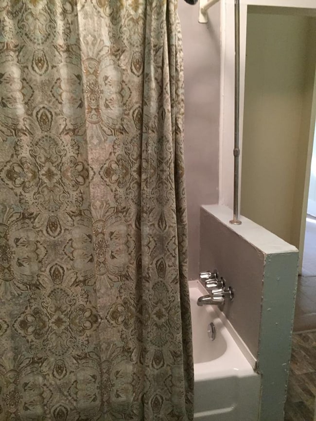 Building Photo - 819 E Lee St