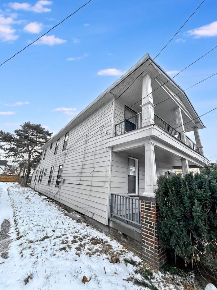 Building Photo - 5806 Bonna Ave