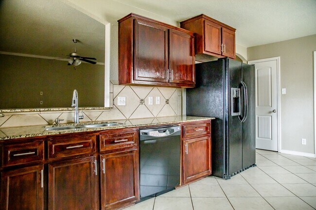 Building Photo - For Lease – $2,100/month | $2,250 Security...
