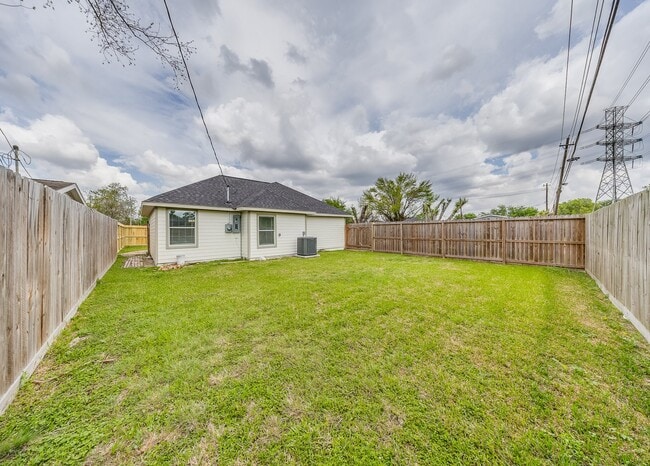 Building Photo - 7954 Glenvista St