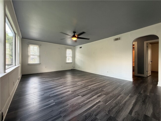 Building Photo - 1095 S Ray Ave