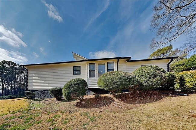 Building Photo - 1318 Shiloh Trail E Northwest