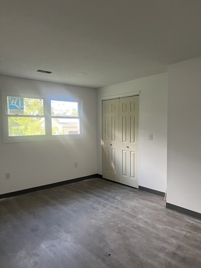 Building Photo - 124 Kathleen Dr