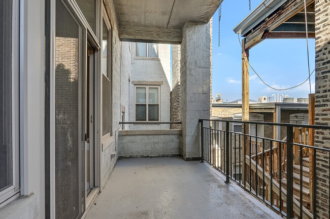 Building Photo - Beautiful 2BD/2BTH Apartment on Lawrence  ...