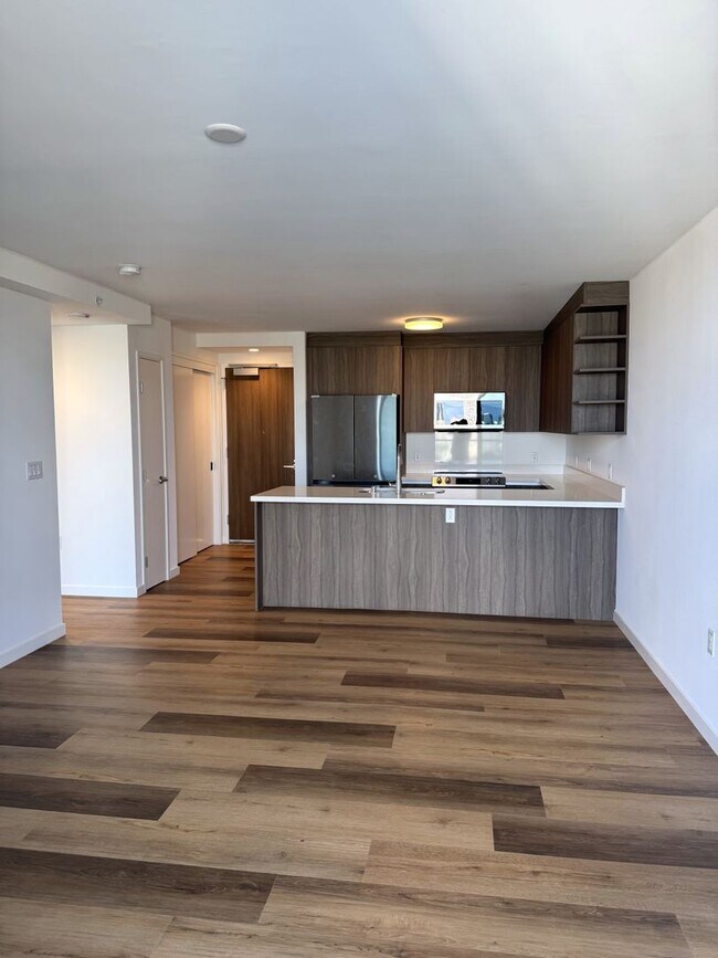 Building Photo - The Park On Keeaumoku - One bedroom, one bath, one parking in the Rycroft Tower