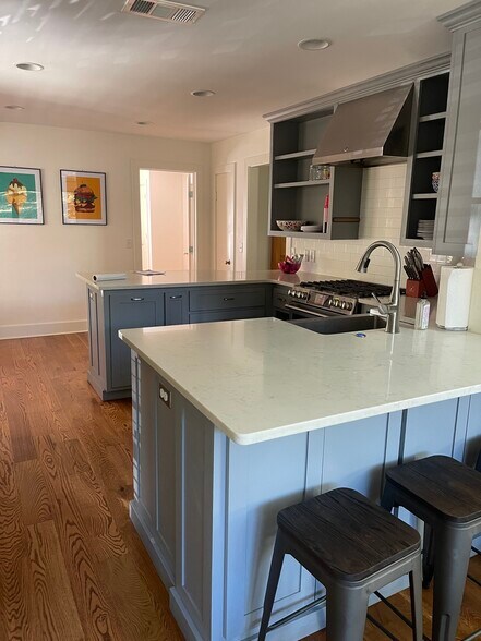 Building Photo - 311 Longest Rd