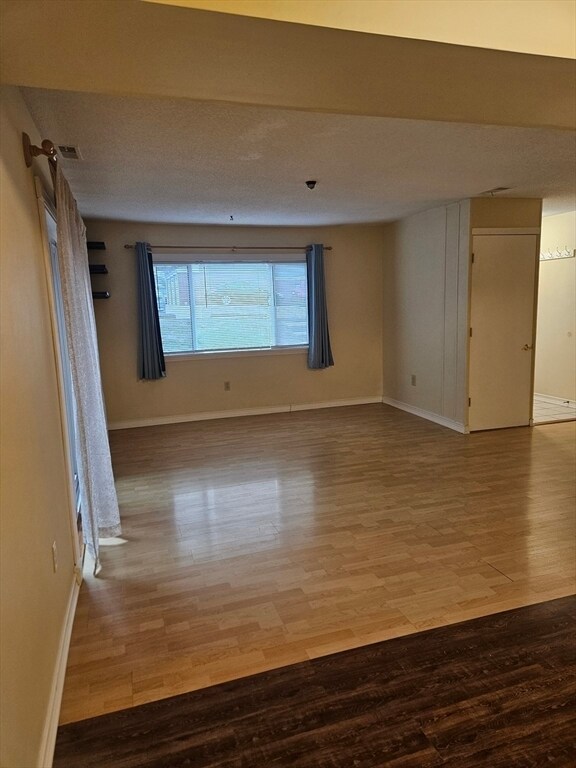 Building Photo - 19 Meadowood Dr