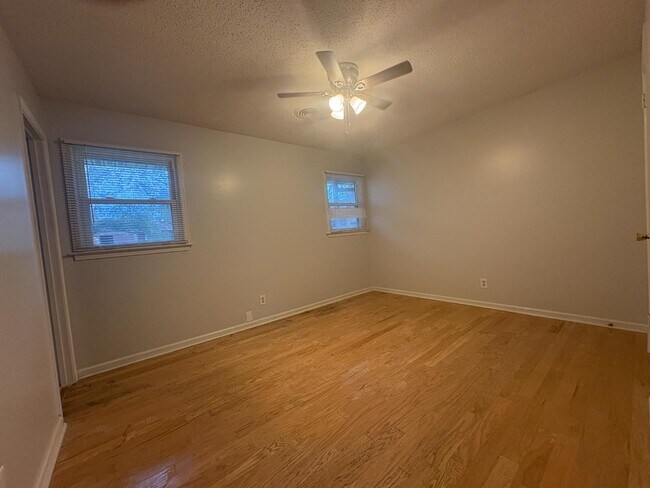 Building Photo - 3329 Roxana Rd