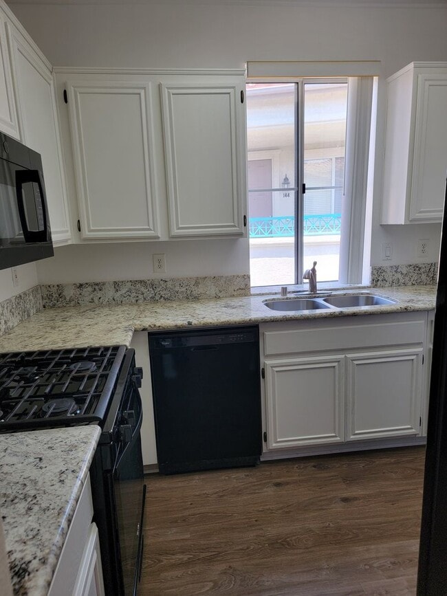 Building Photo - New Vinyl Flooring and Fresh Paint! 2 Bedr...