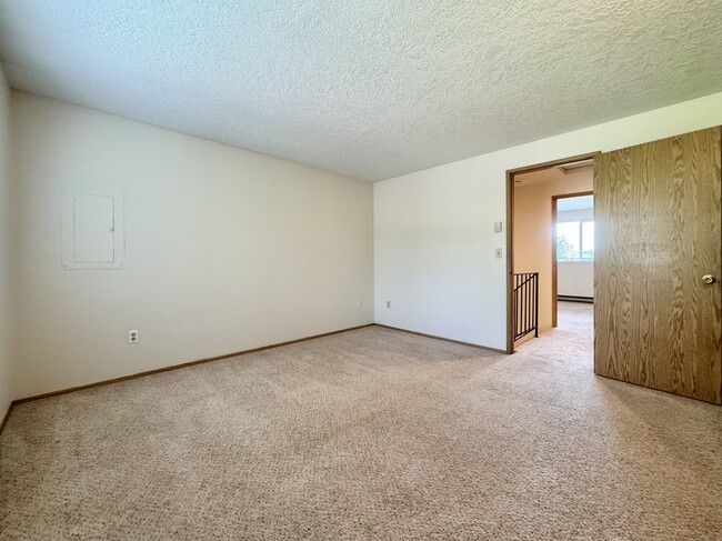 Building Photo - 2738 SE 62nd Ave