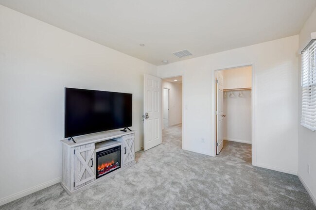 Building Photo - HOUSING CHOICE VOUCHER APPROVED! Beautiful Corner Home in Henderson – Built in 2021!