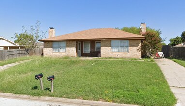 Building Photo - Great 2 Bedroom for Quick Move In