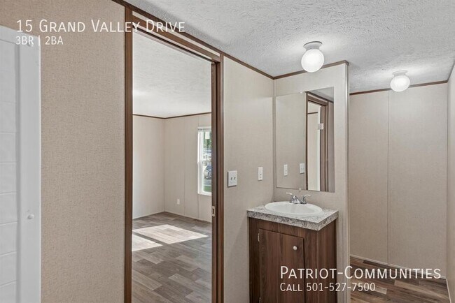 Building Photo - 15 Grand Valley Dr