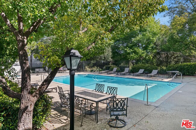 Building Photo - 23665 Park Capri