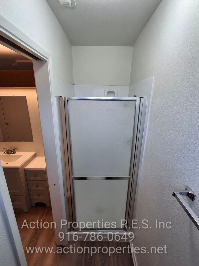 Building Photo - Antelope R.V. Parking, Single Story: Large Yard: RV Parking: 3 Bed, 2 Bath - Foothill Farms/Antelope