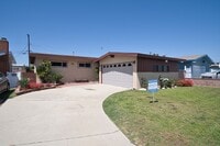 Building Photo - 3 Bedroom 2 Bath Home For Lease