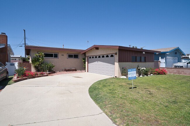 Primary Photo - 3 Bedroom 2 Bath Home For Lease