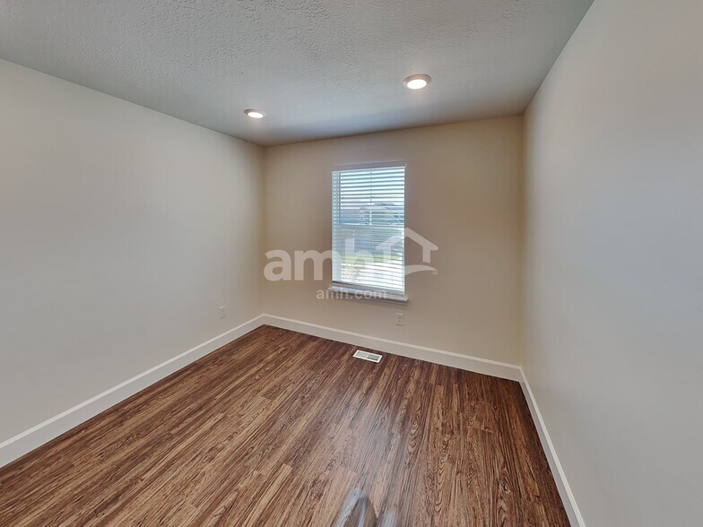Building Photo - 4428 Poplar St
