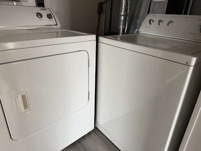 Building Photo - 3-Bedroom Home with Gleaming Hardwood Floors in Harper Woods!