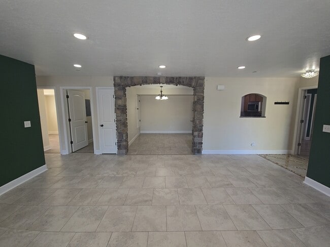 Building Photo - Gateway Village #61