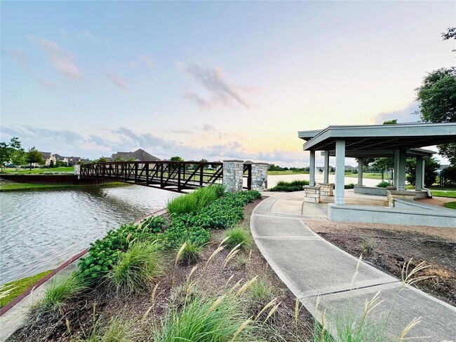 Building Photo - 2318 Honeyberry Shrub Dr